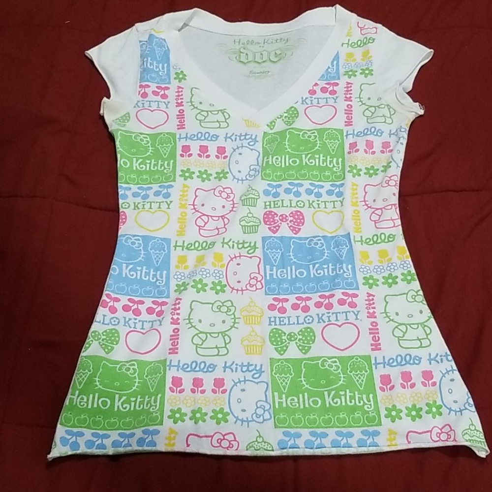 Hello Kitty fitted V-neck tee